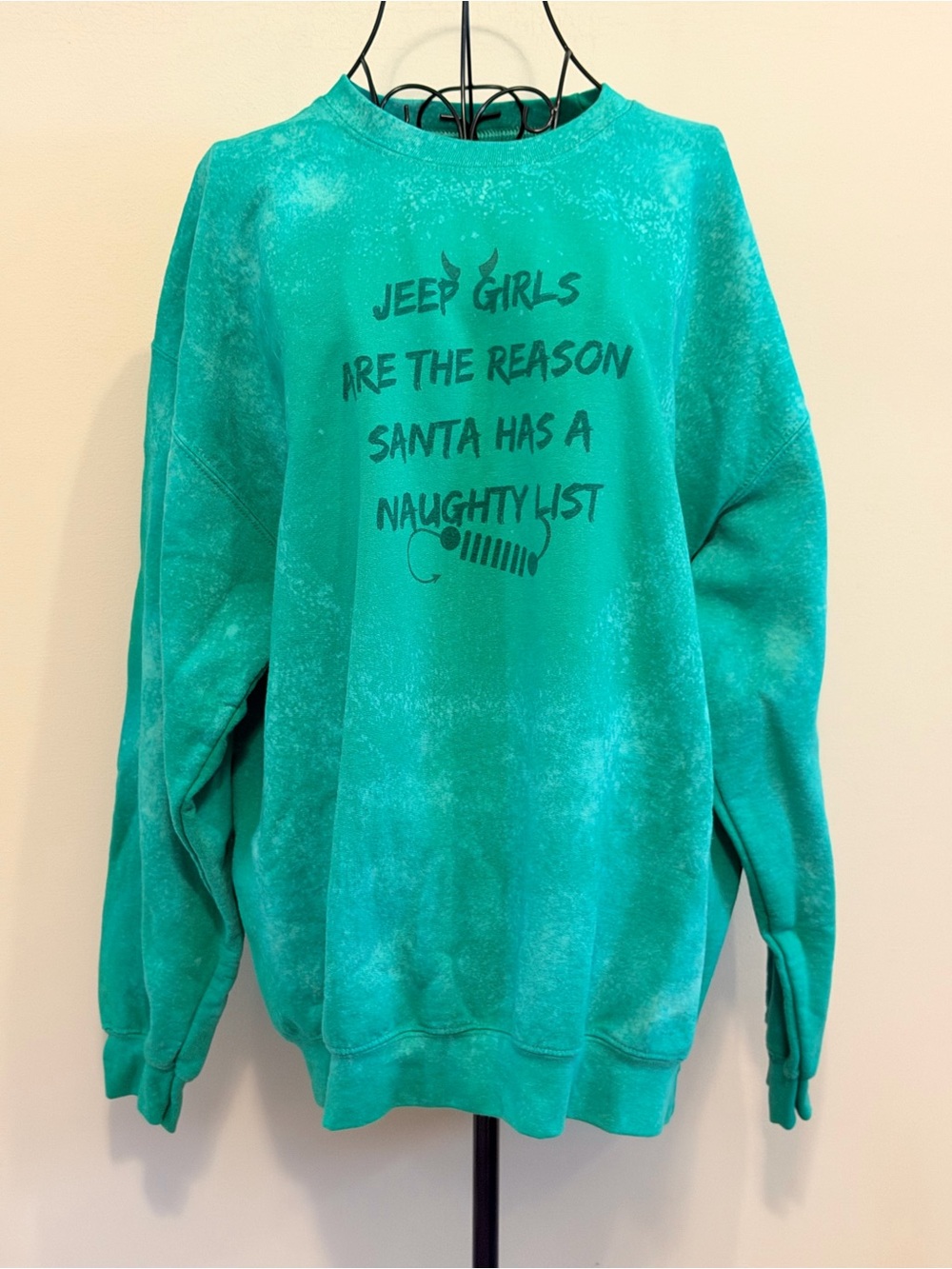Woman's Green Crewneck Pullover Fleece Jeep Girl Sweatshirt XL Christmas Graphic